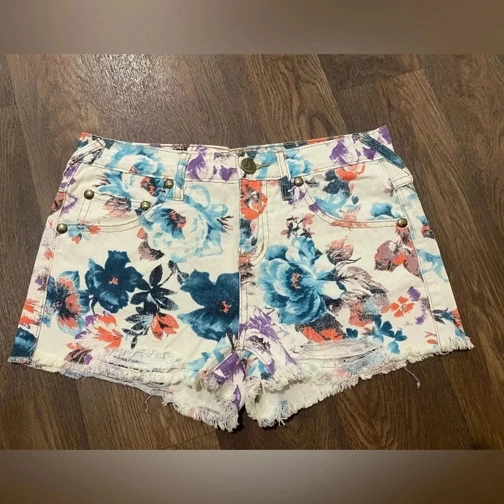 Free People White Floral Print Denim Distressed High Waist Shorts Size 26 - Picture 3 of 9